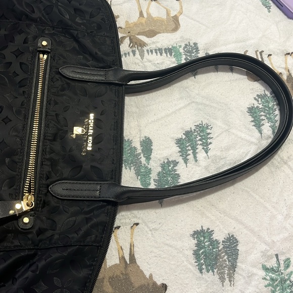 Great Shape Michael Kors Bag - Picture 10 of 10